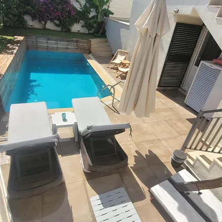 Center With Pool Leylacanhouse Willa